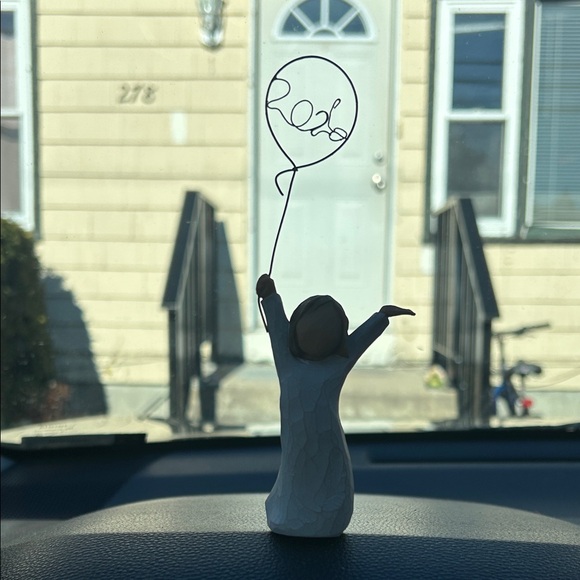 🆕🎈”Here’s to You 2026” Willow Tree Decorative Figurine with Balloon 🎈 - Picture 6 of 8